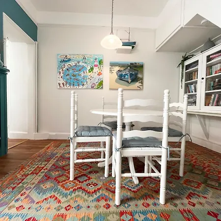 Charming Two-bedroom Artist's In Holiday home