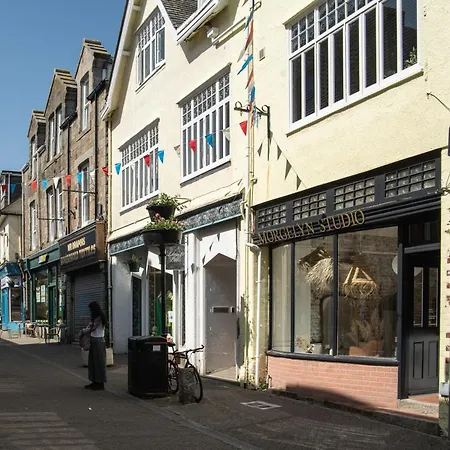 Charming Two-bedroom Artist's In Penzance