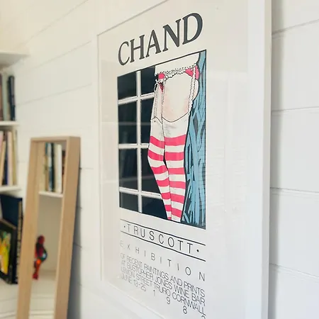 Charming Two-bedroom Artist's In Holiday home *