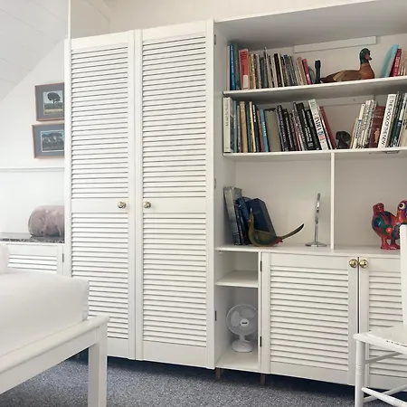 Holiday home Charming Two-bedroom Artist's In *