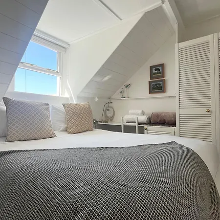 Charming Two-bedroom Artist's In Holiday home Penzance